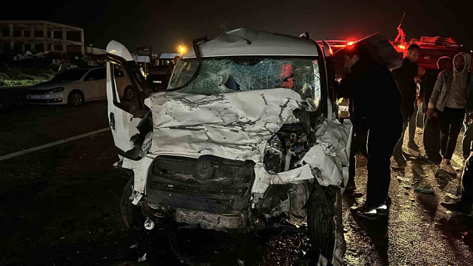 Şanlıurfa’da zincirleme kaza: 3 ölü, 6 yaralı
