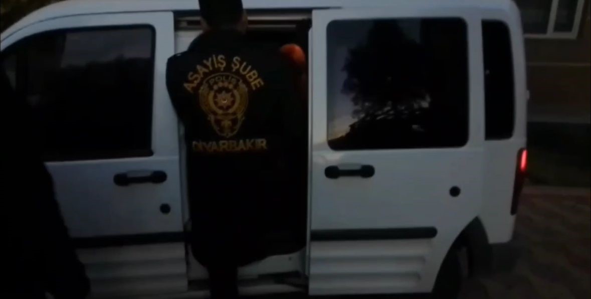 ‘Sazan sarmalı’ yöntemiyle dolandırıcılık yapan çete çökertildi: 20 tutuklama
