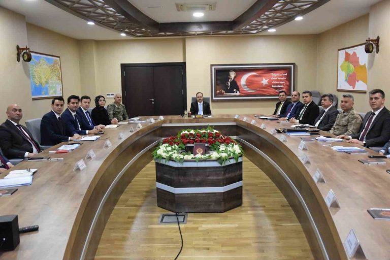 Seçim güvenliği toplantısı, Siirt Valisi Kızılkaya başkanlığında yapıldı