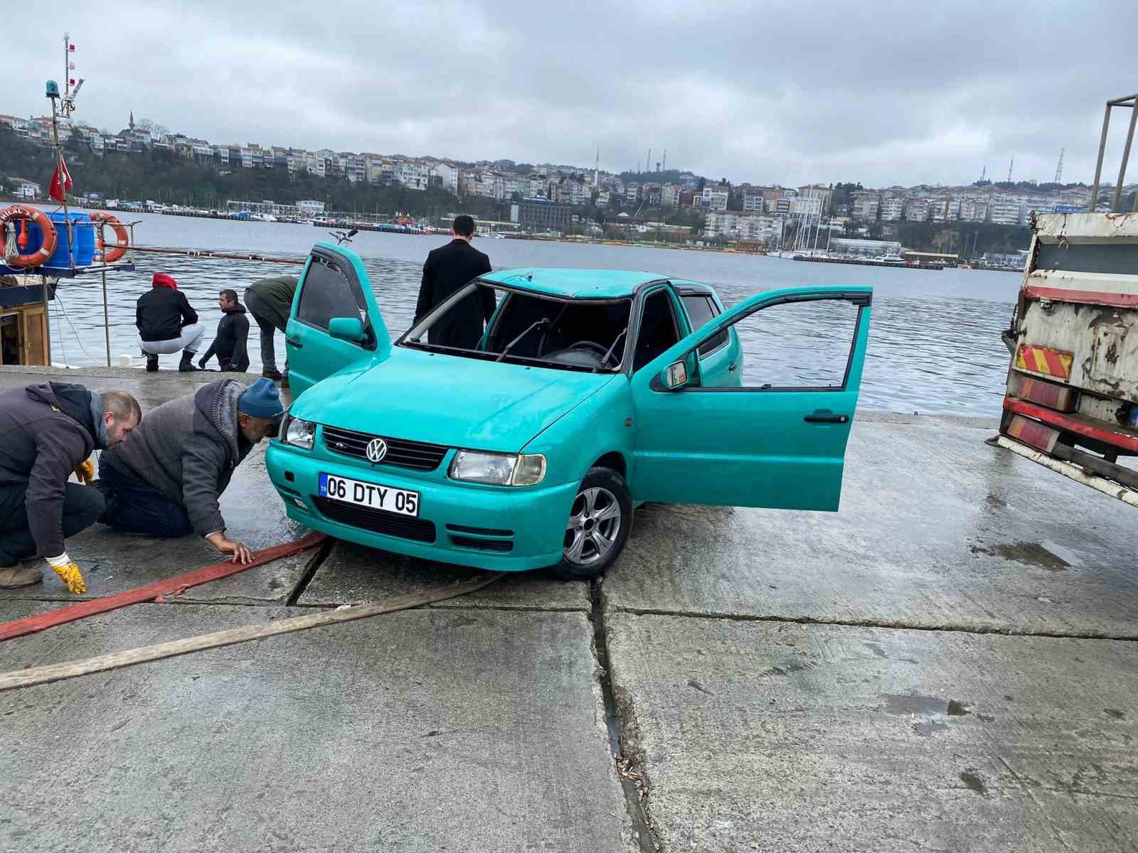 Şile Limanı’nda gece saatlerinde denize düşen otomobil çıkartıldı
