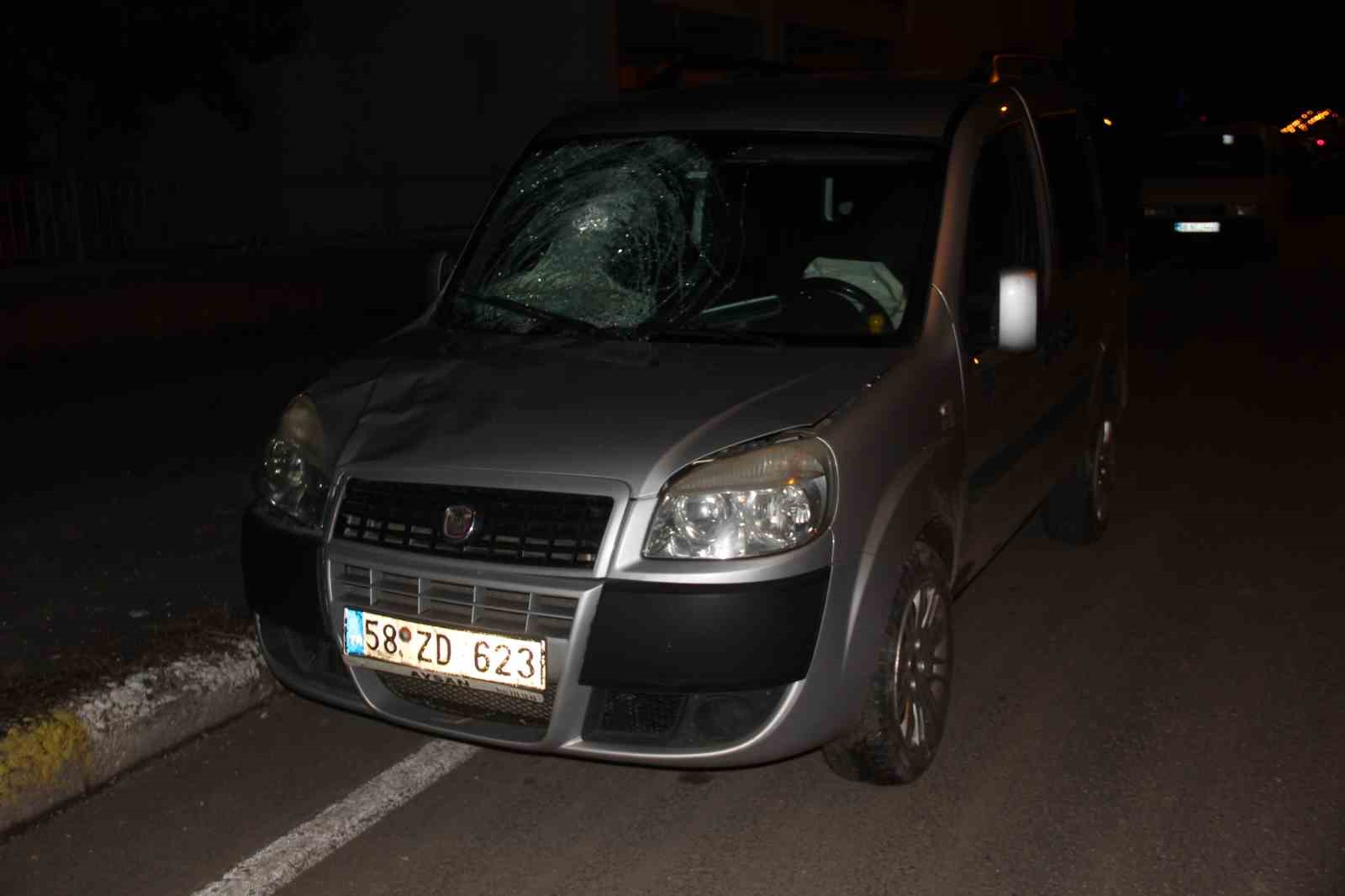 Sivas’ta hafif ticari aracın çarptığı yaya ağır yaralandı
