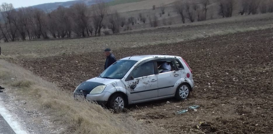 Takla atan otomobilden yara almadan kurtuldu