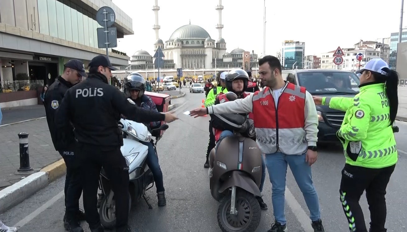 Taksim’de helikopter destekli huzur uygulaması yapıldı
