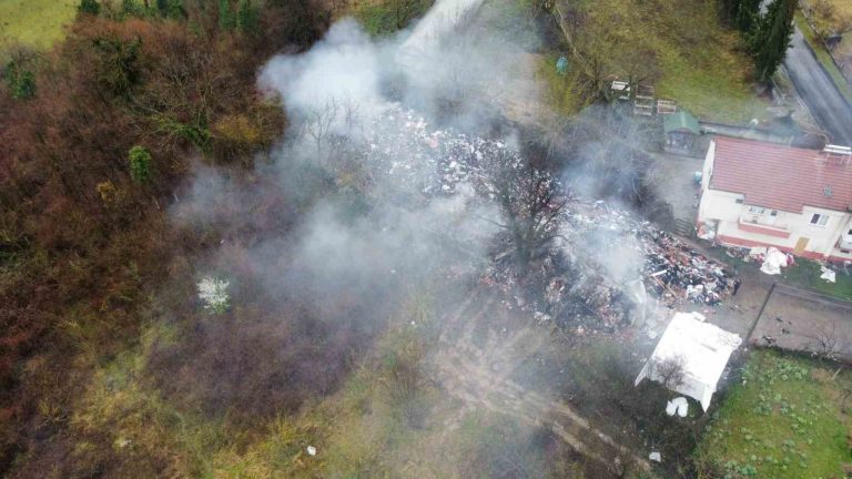 Tekstil atölyesine ait depoda çıkan yangın 14 saat sonra söndürüldü