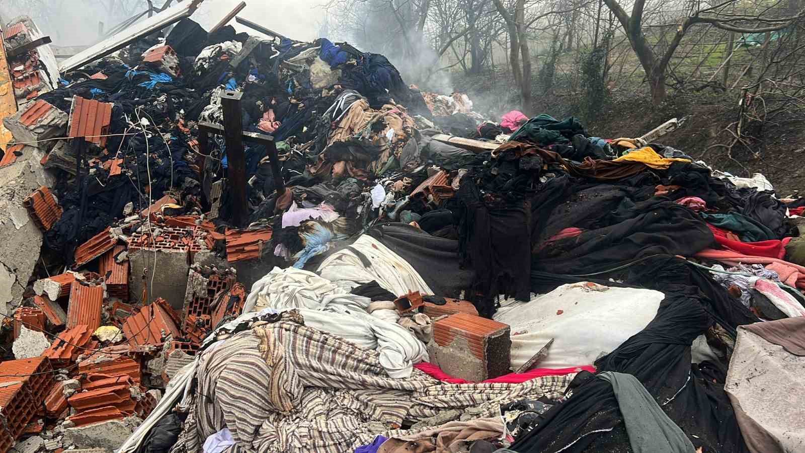Tekstil atölyesine ait depoda çıkan yangın 14 saat sonra söndürüldü
