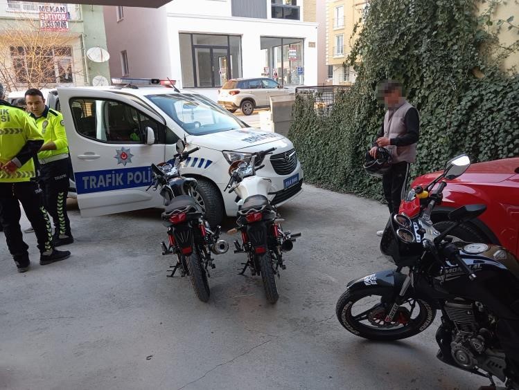 Trafikten men edilen 4 motosiklet sürücüsüne 63 bin 750 para cezası verildi
