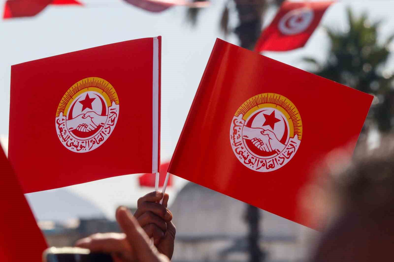 Tunus’ta binlerce kişi hükümeti protesto etti
