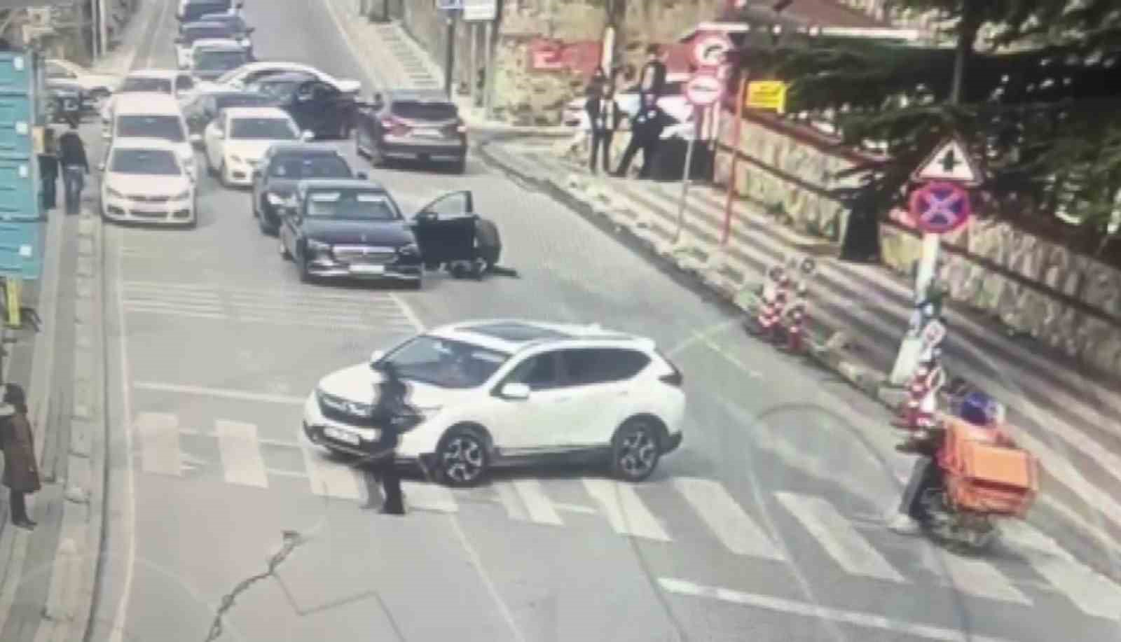 Üsküdar’da iş adamının otomobilini çalan şüpheli kıskıvrak yakalandı
