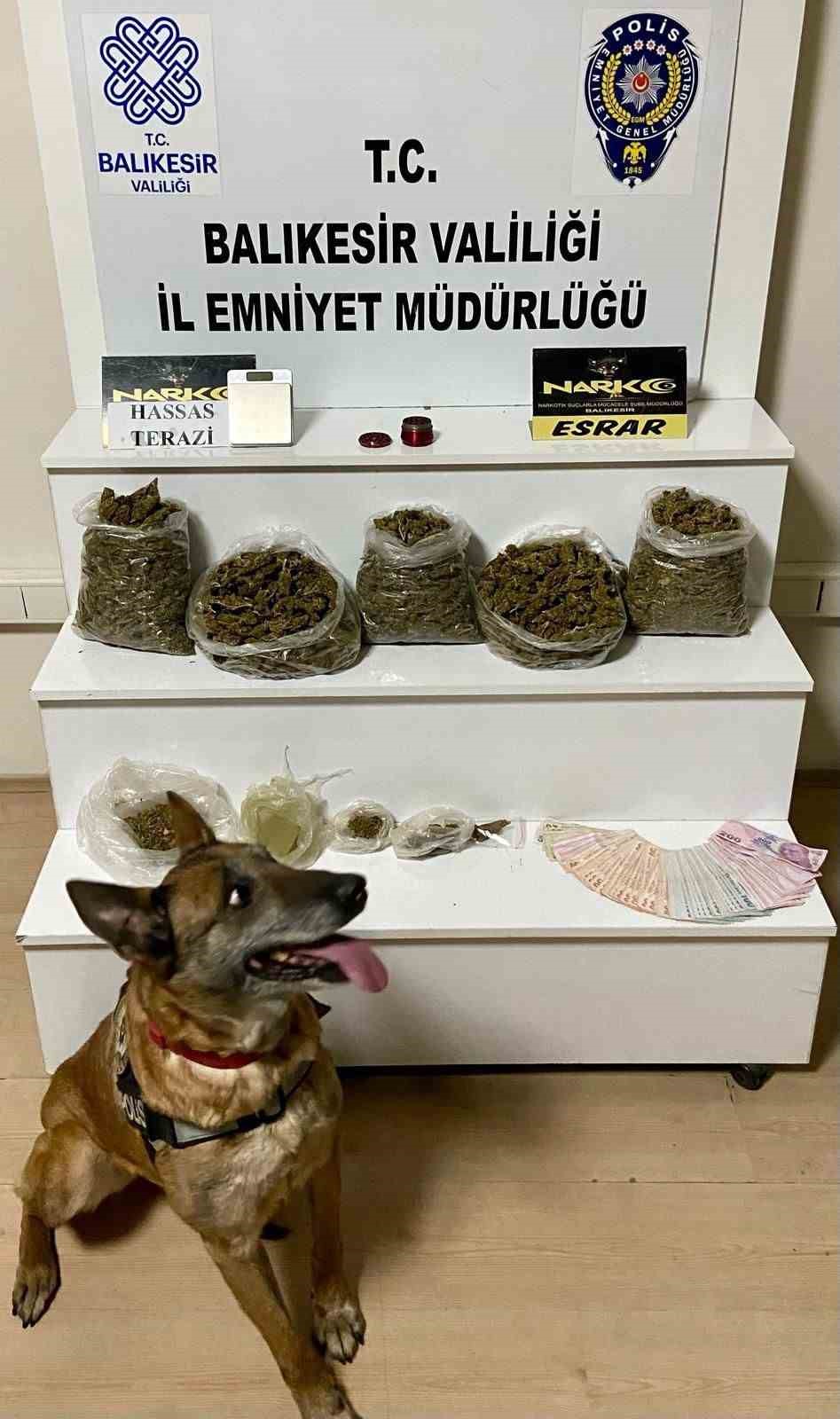 Uyuşturucu operasyonunda 2 kilo 510 gram esrar ele geçirildi
