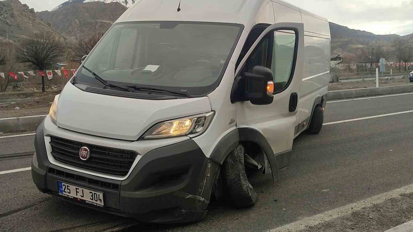 Yol kenarına dizilen bordürler kazaya davetiye çıkarıyor
