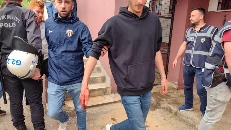 2. Lig’de maç sonrası yaşanan gerginlikte futbolcu ve taraftar yaralandı
