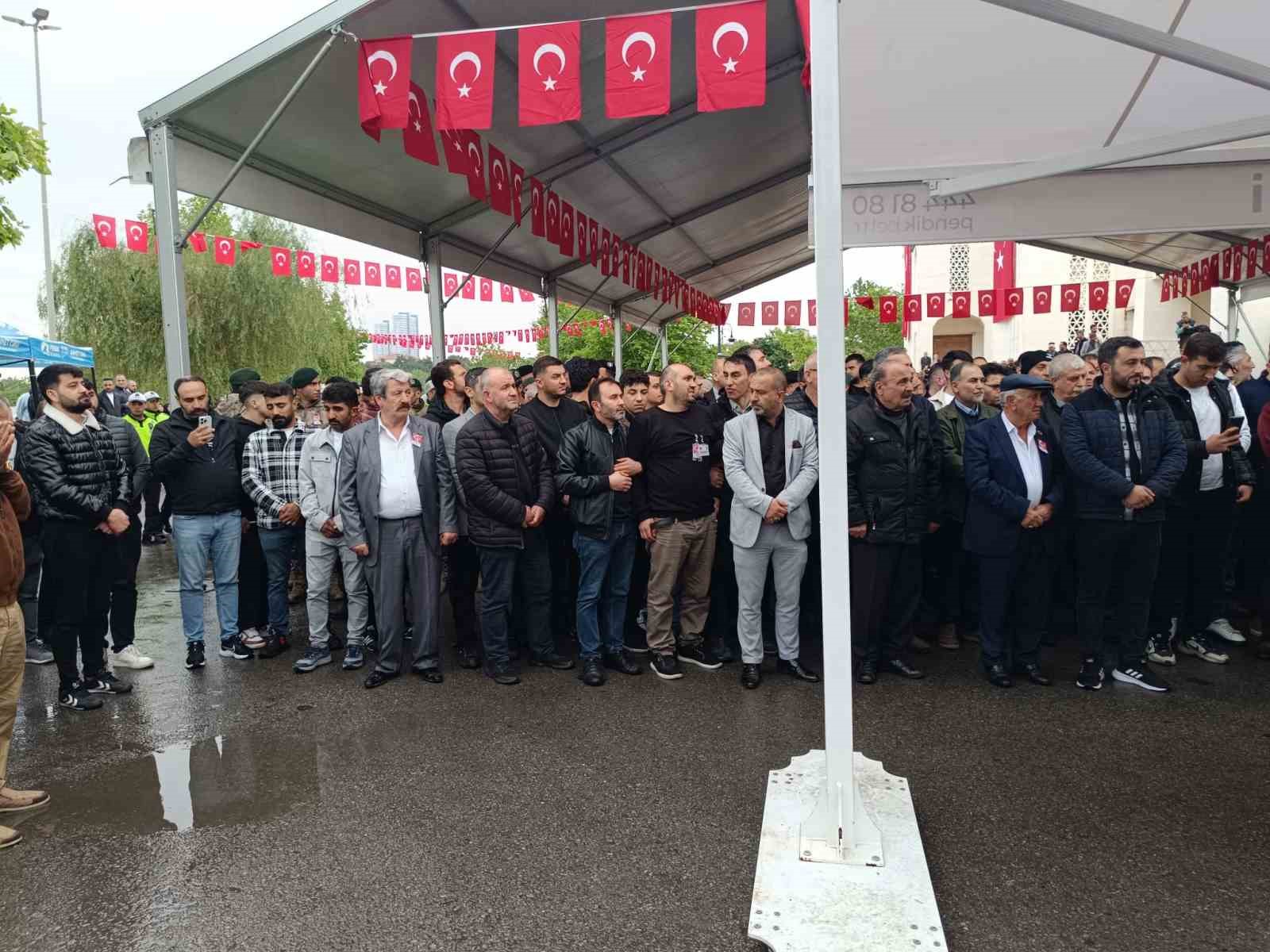 Adıyaman’da şehit olan Komiser Gökhan Özer son yolculuğuna uğurlandı
