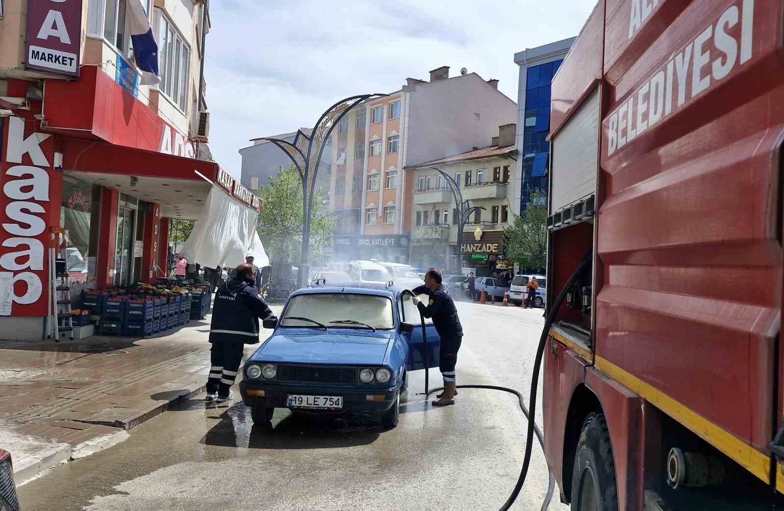 Alaca’da park halinde otomobil yandı
