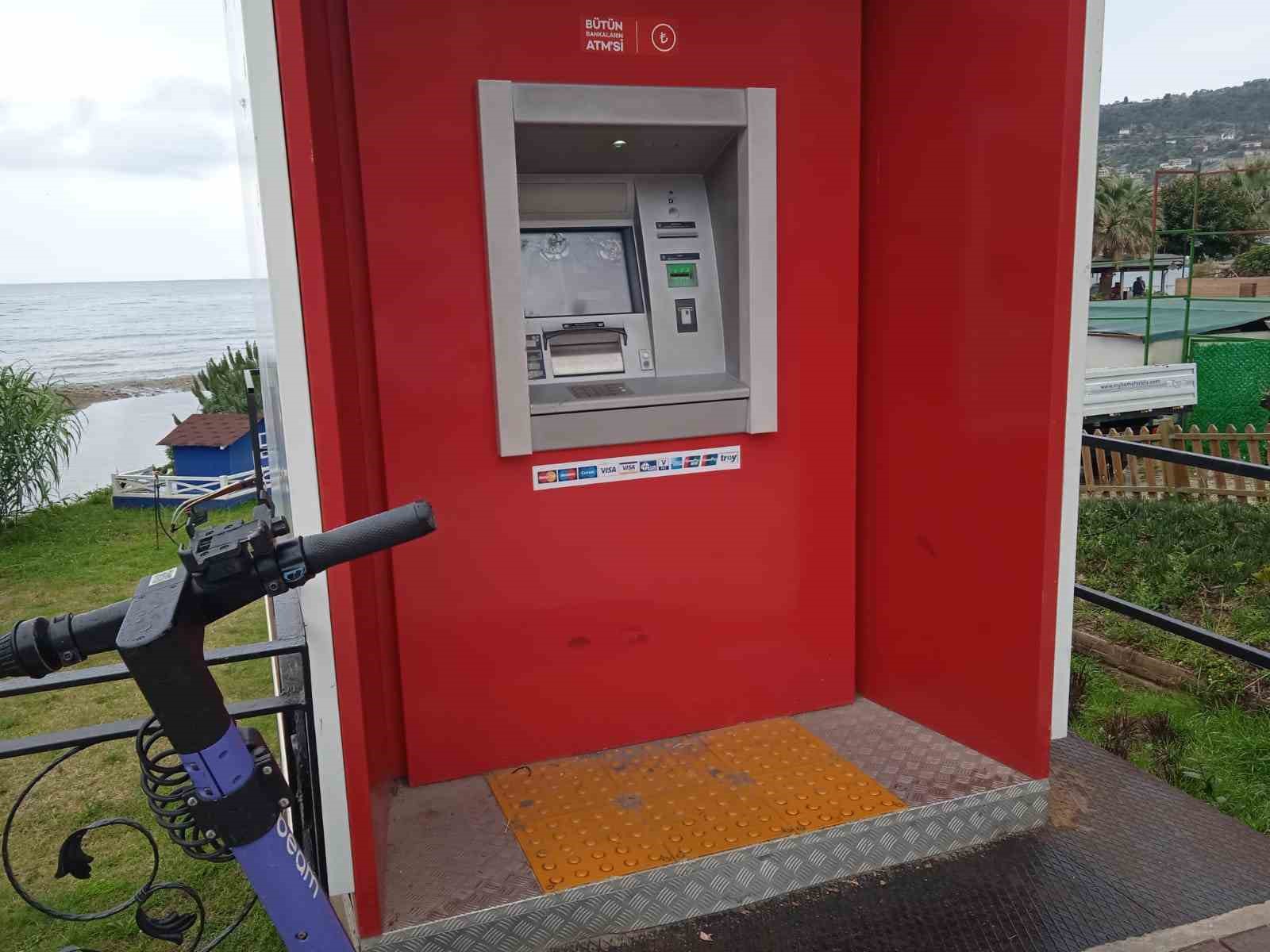 Alanya’da ATM’nin ekranına zarar verildi
