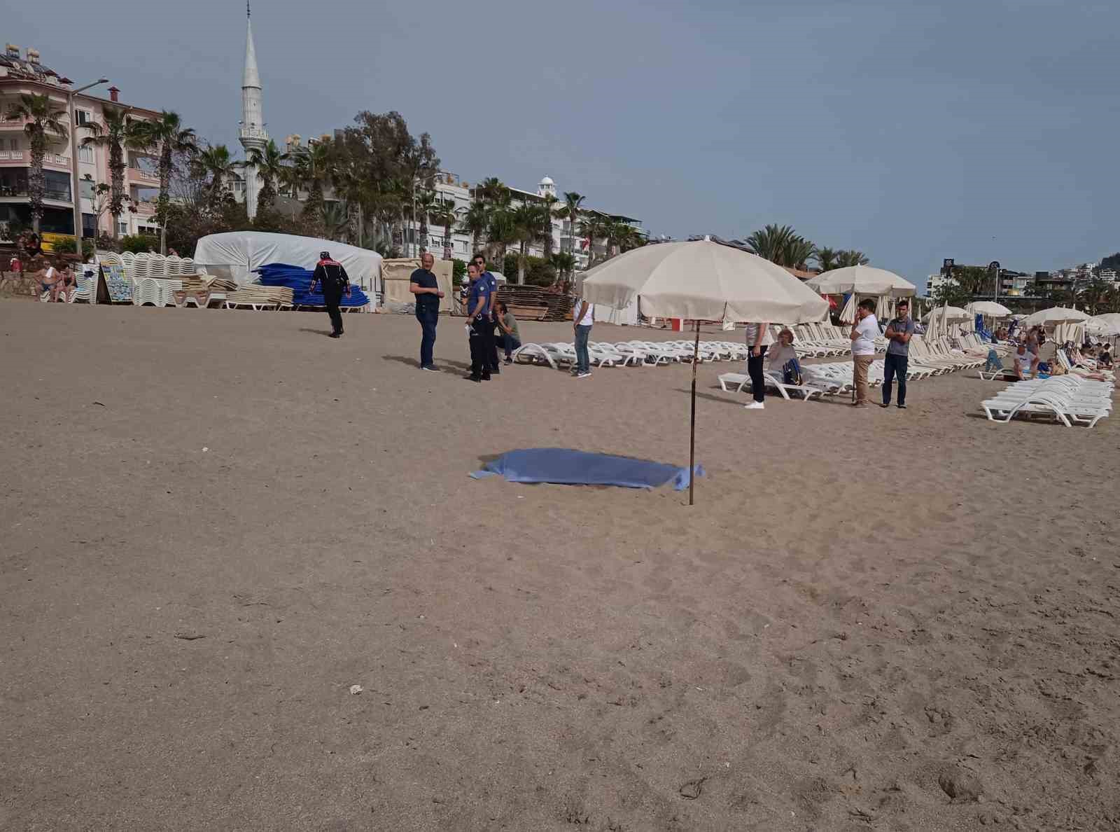 Alanya’da bir turist sahilde ölü bulundu
