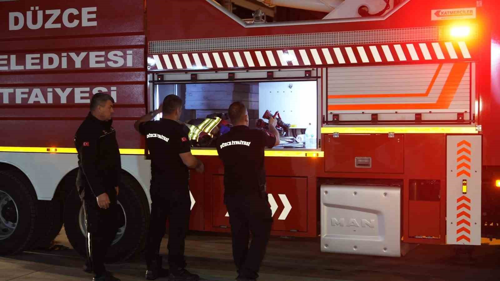 Ankara’da ki yangına Düzceli itfaiyeciler yardıma koştu
