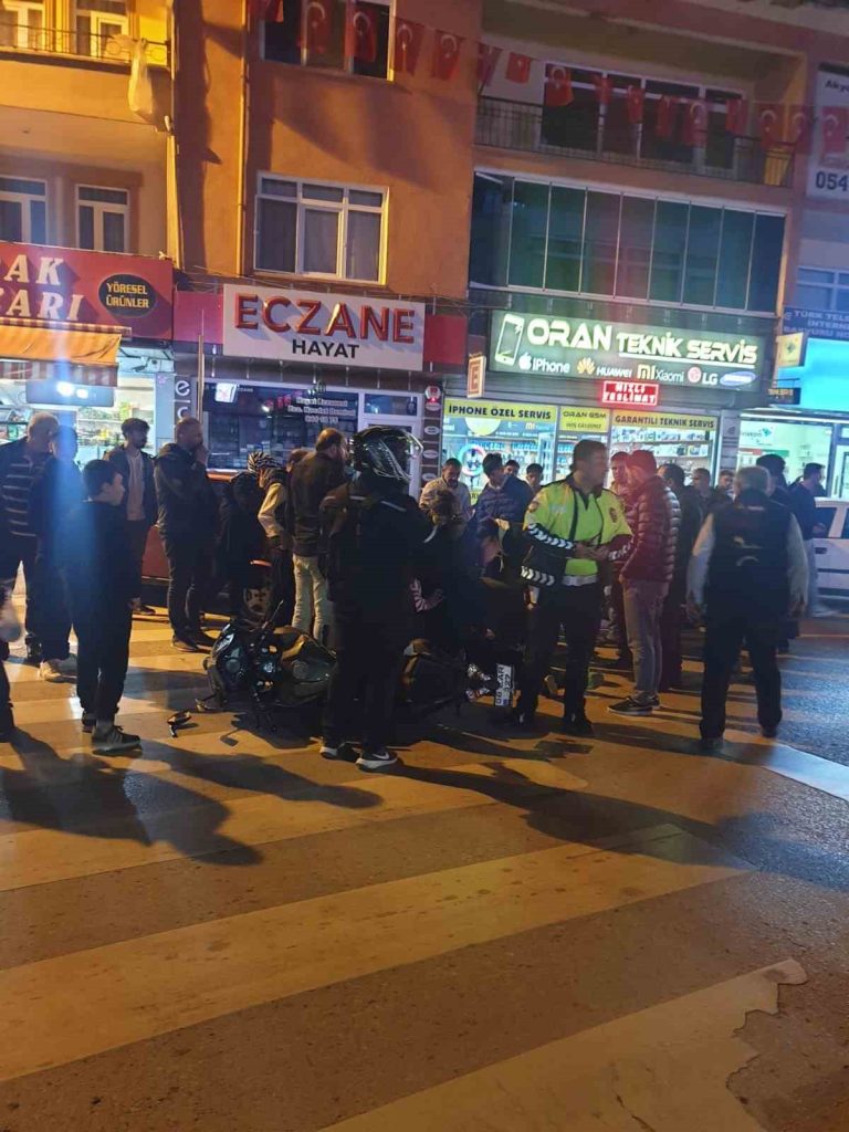 Ankara’da motosiklet yayaya çarptı: 2 yaralı
