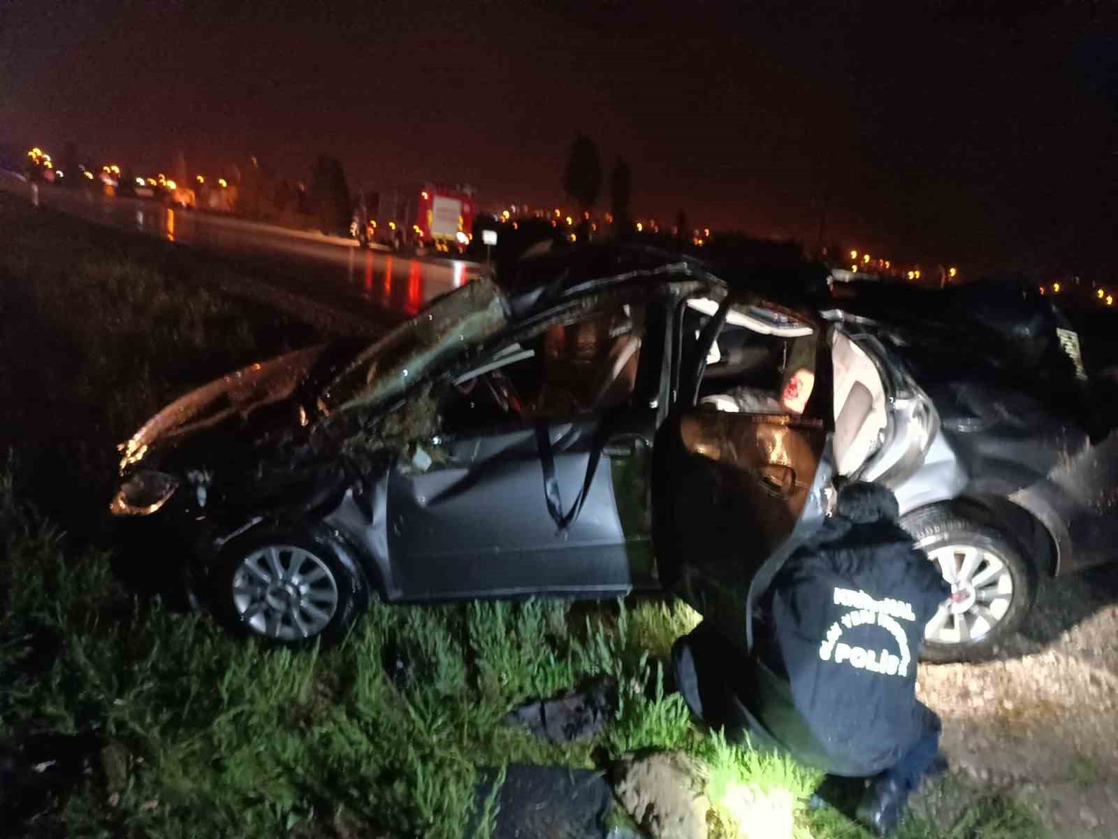 Ankara’da yağış nedeniyle kontrolden çıkan araç bariyere çarptı: 1 ölü, 5 yaralı
