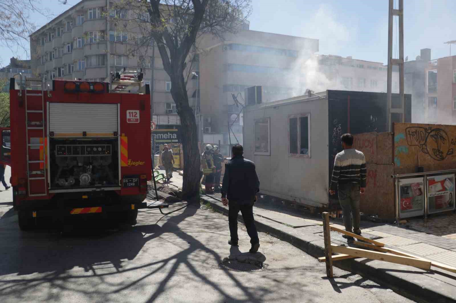 Ankara’da YSK yakınında korkutan yangın

