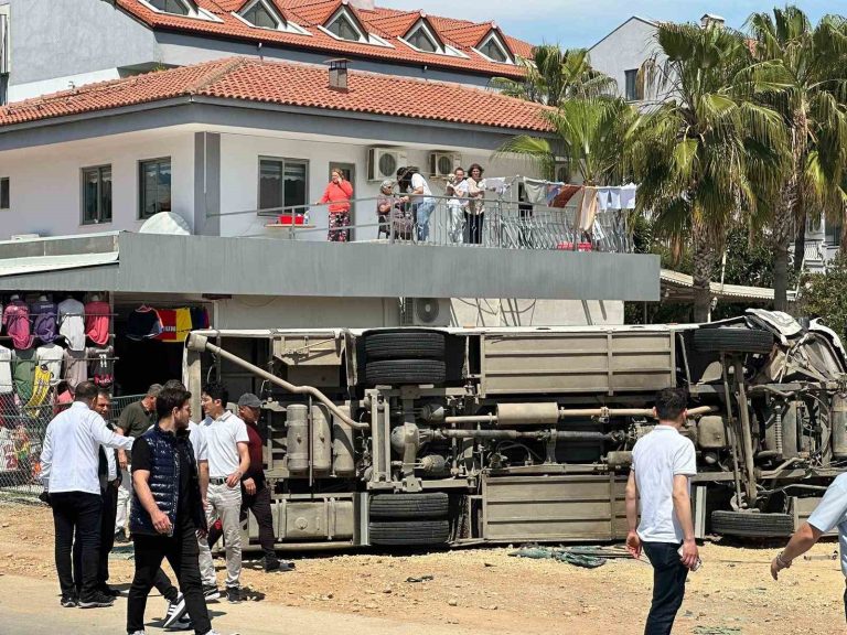 Antalya’da feci kaza: 29 yaralı