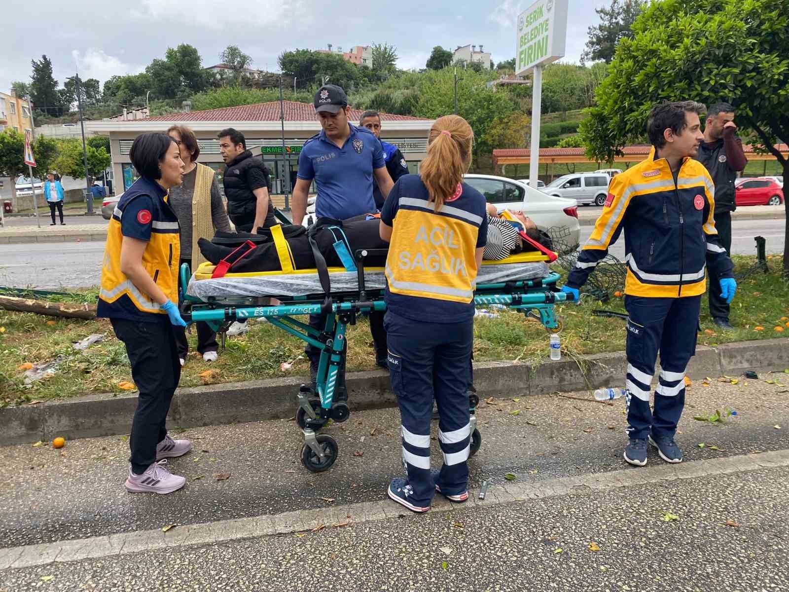 Antalya’da otel servis aracı devrildi: 19 yaralı
