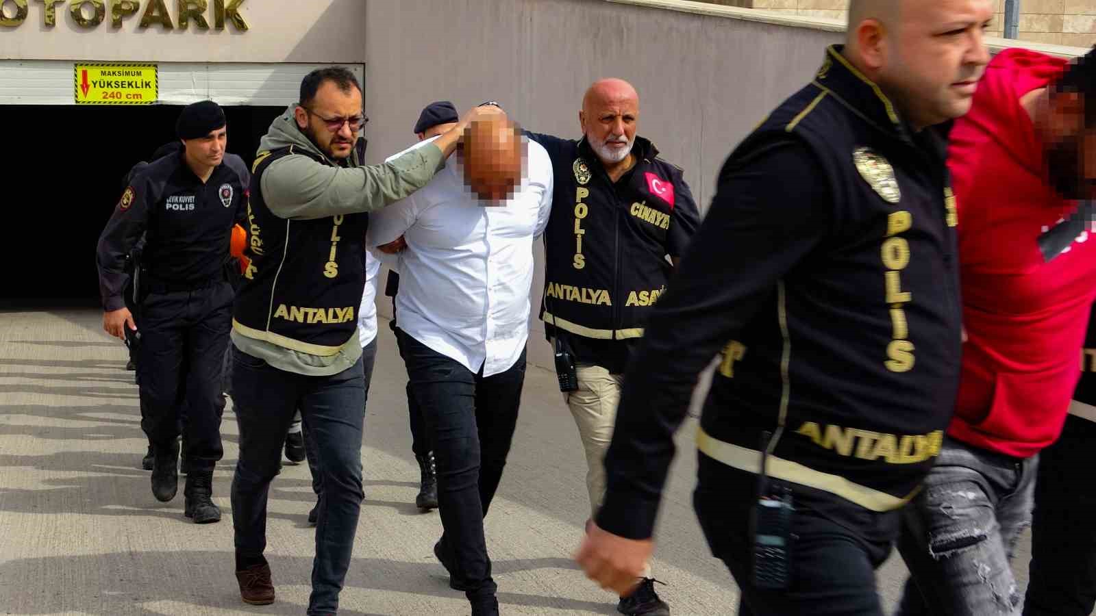 Antalya’da “paket” operasyonunda Paket kardeşler tutuklandı
