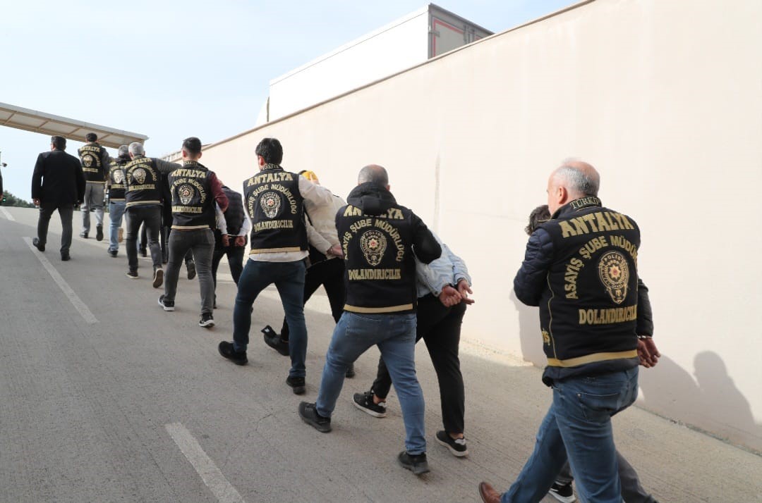 Antalya’da sahte savcı ve polis operasyonunda 6 tutuklama
