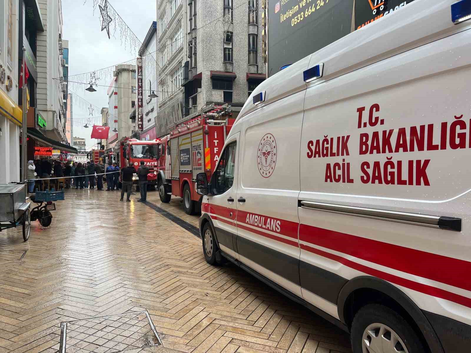 AVM’de yangın paniği
