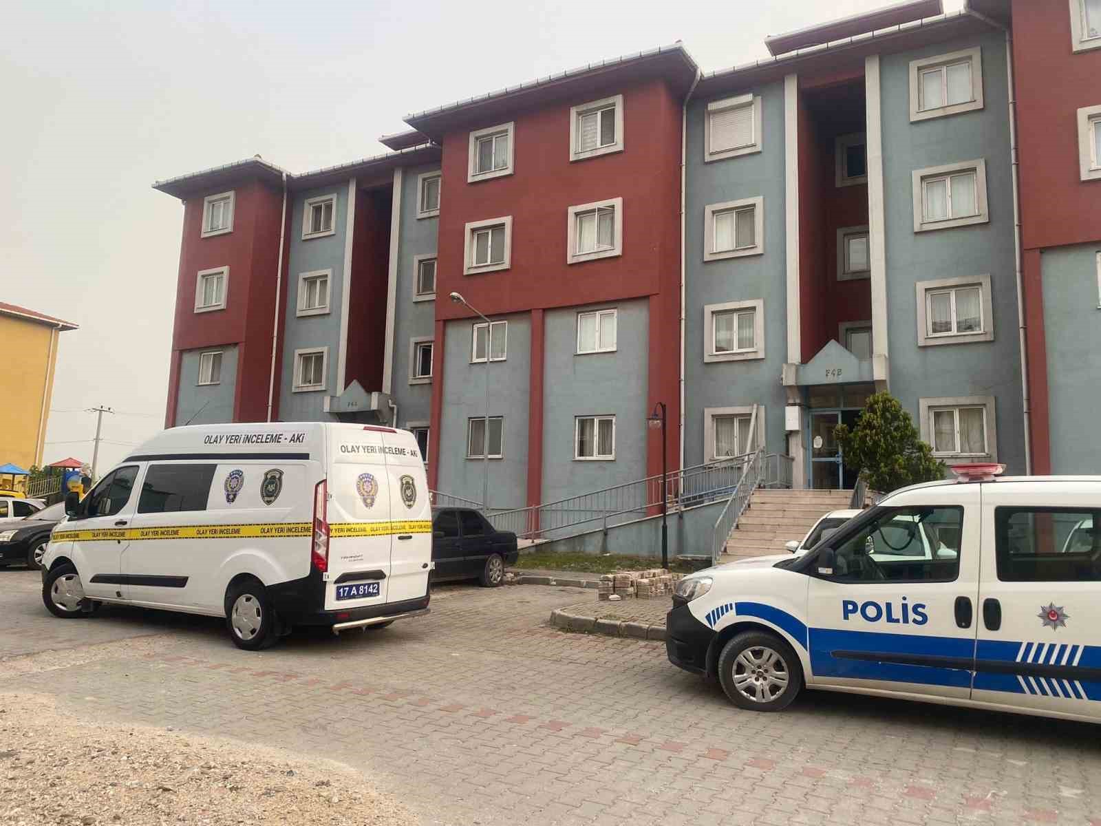 Ayvacık’ta bir kişi evinde ölü bulundu