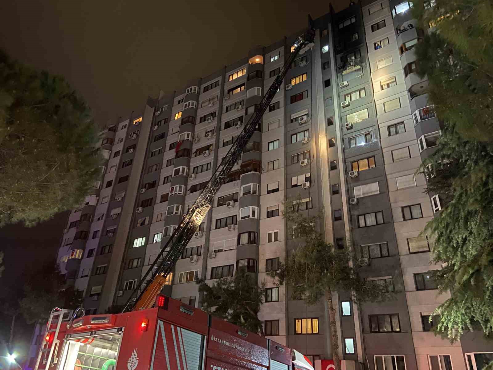 Bakırköy’de 15 katlı binada korkutan yangın
