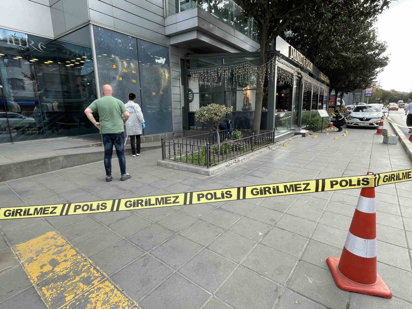 Bakırköy’de kuyumcuya silahlı saldırı: Saldırganın kaçış anı kamerada

