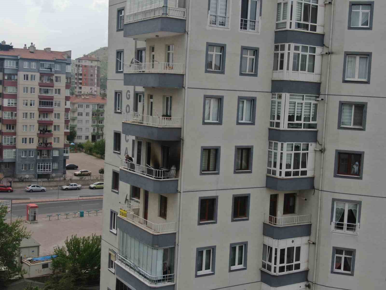 Balkonda çıkan yangın korkuttu
