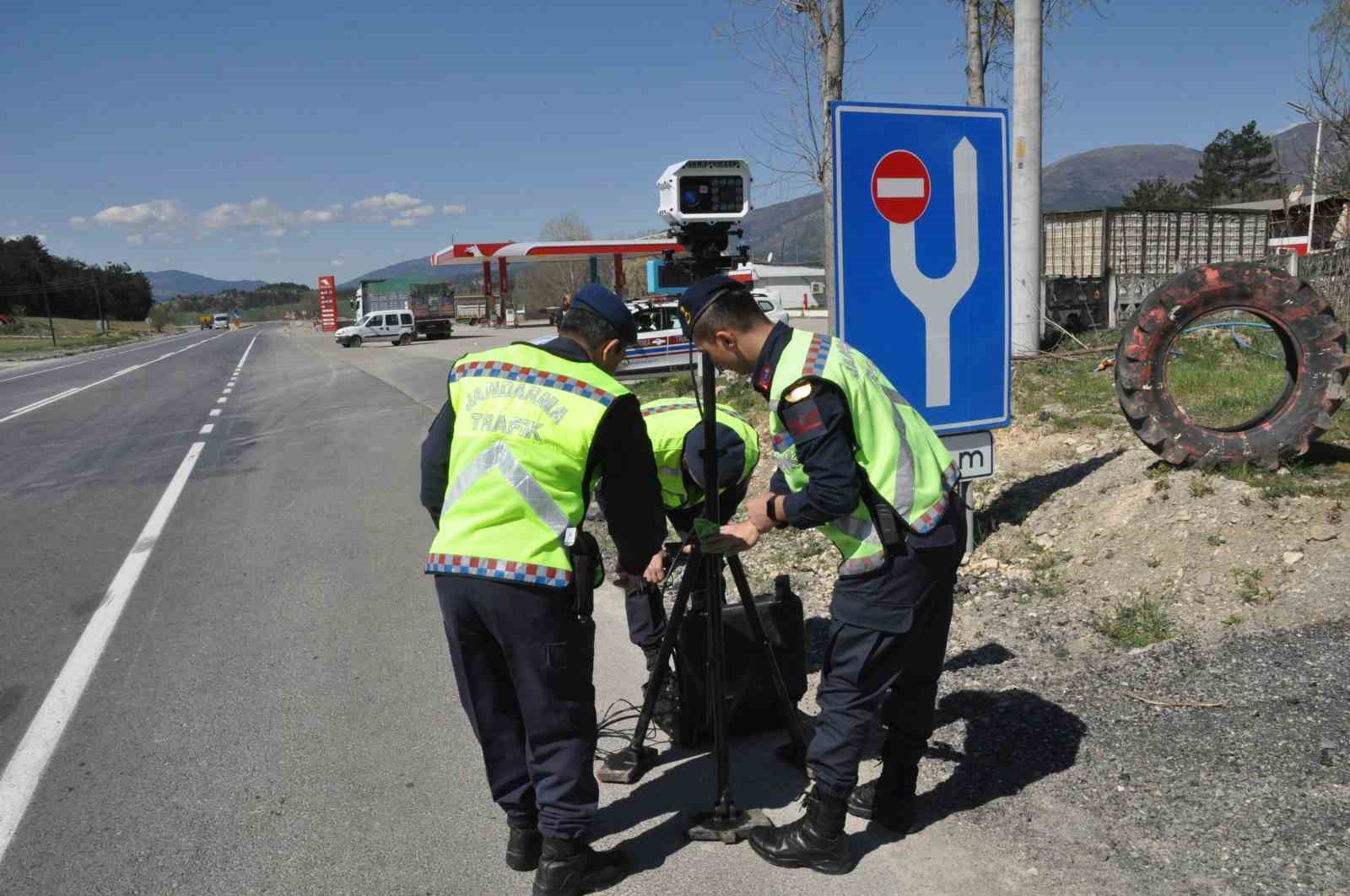 Bayram tatili yolunda hız yapan sürücülere geçit yok
