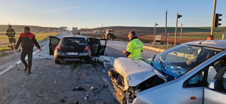 Bayram tatili yolunda zincirleme kaza: 9 yaralı
