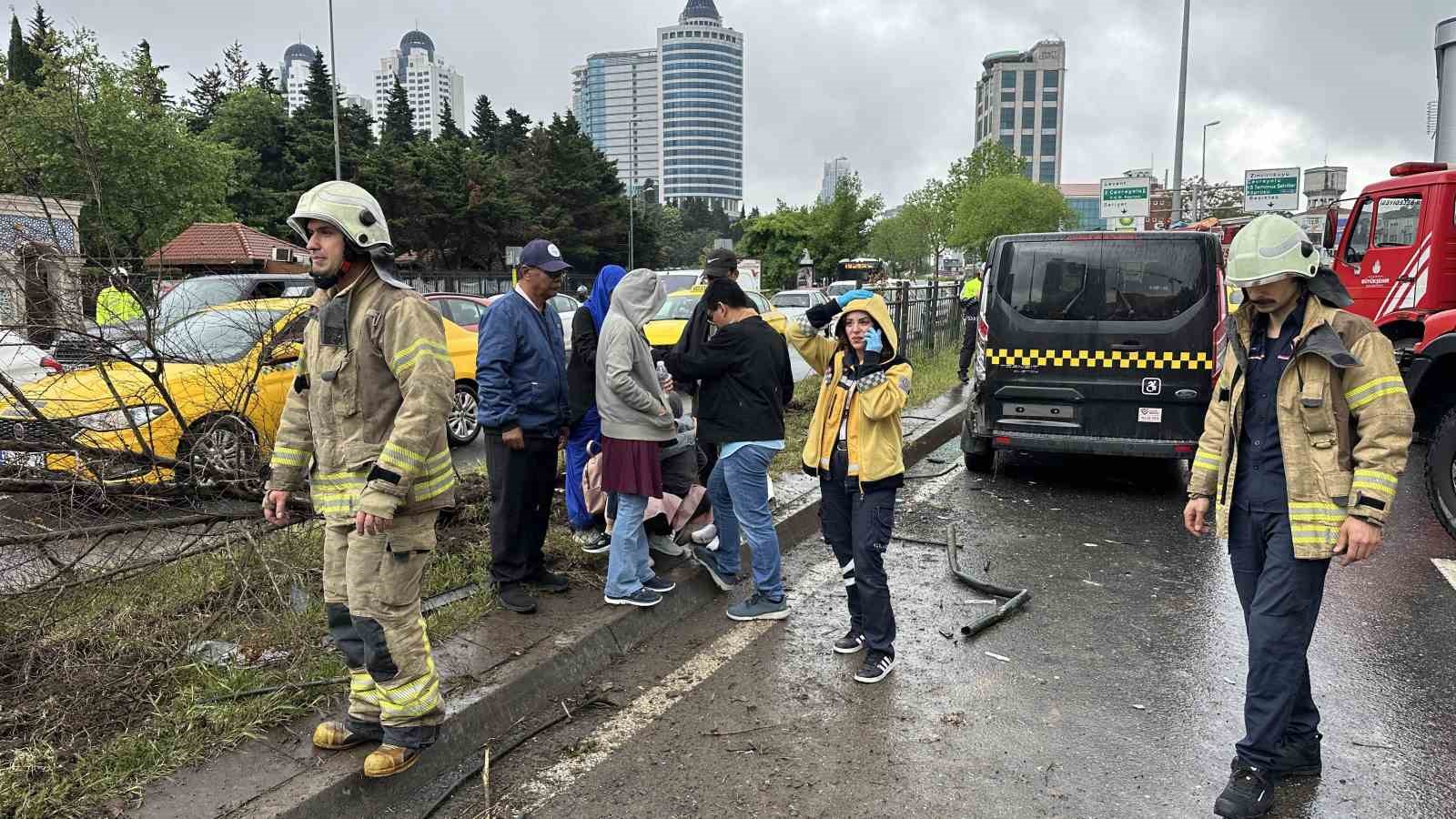 Beşiktaş’ta feci kaza: 8 araç birbirine girdi, 8 yaralı
