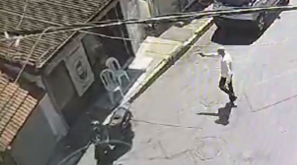 Beyoğlu’nda berbere “tıraş ücreti” saldırısı kamerada: 150 lira için kurşun yağdırdı
