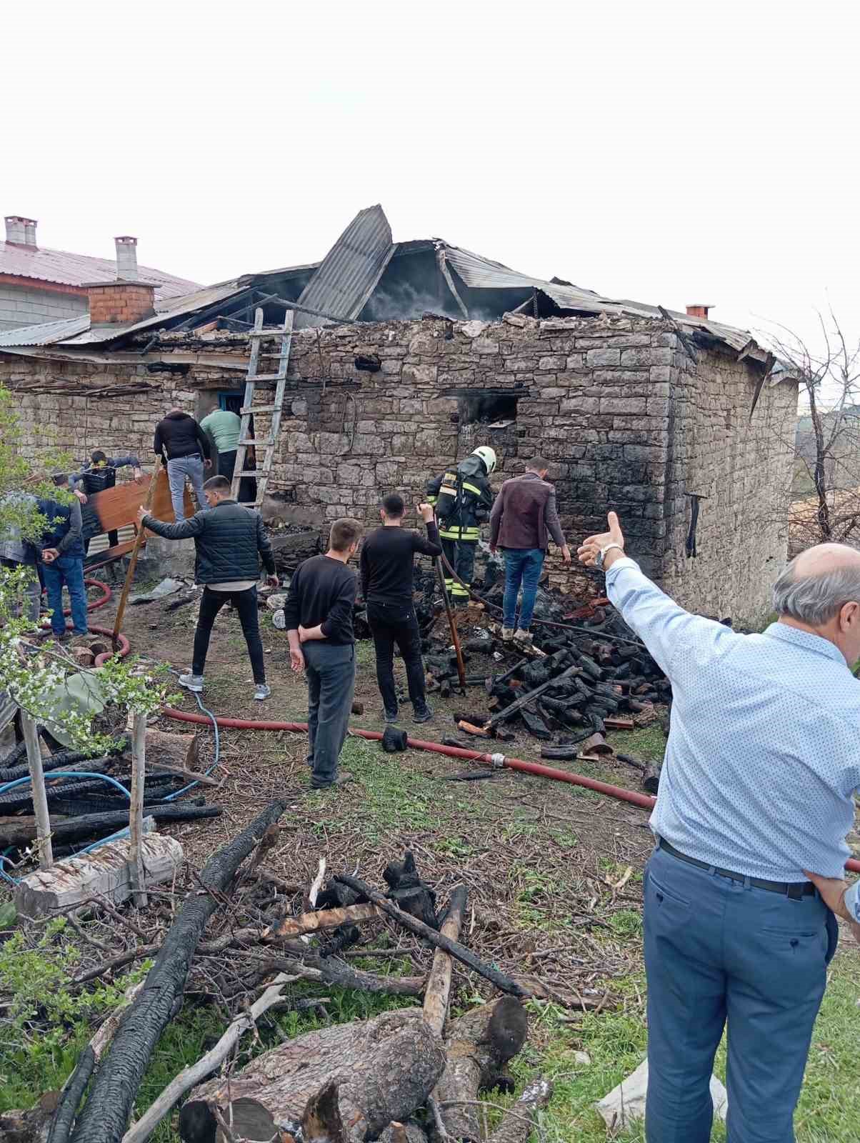 Beyşehir’de korkutan ev yangını
