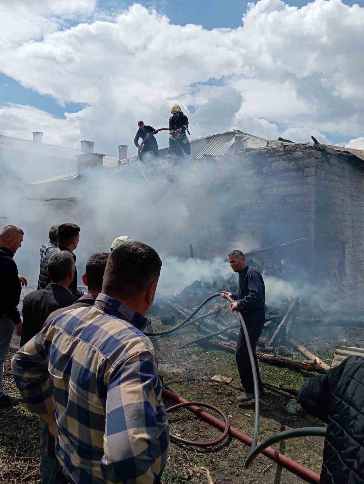 Beyşehir’de korkutan ev yangını
