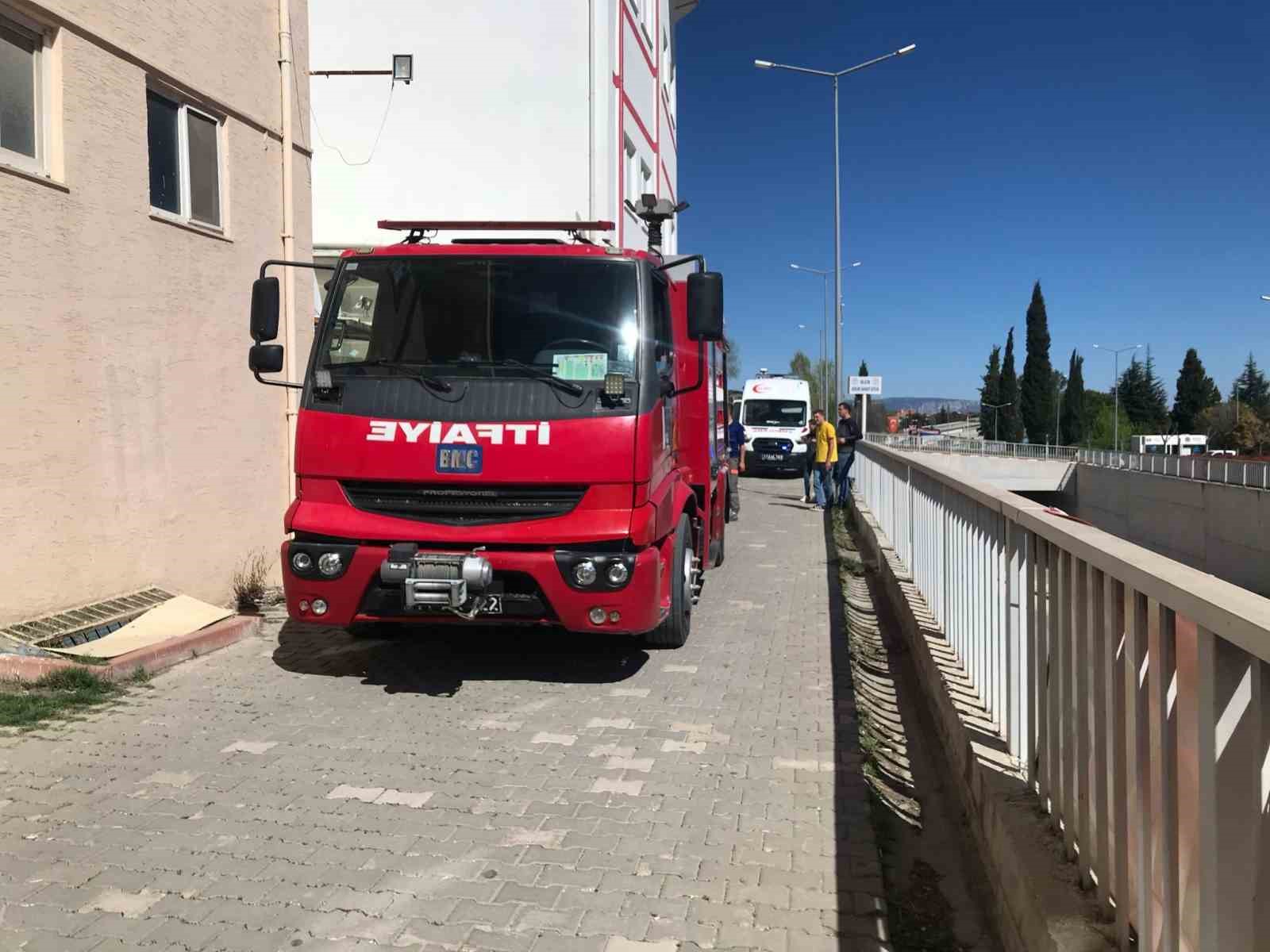 Bilecik’te atık karton deposunda çıkan yangın panik oluşturdu
