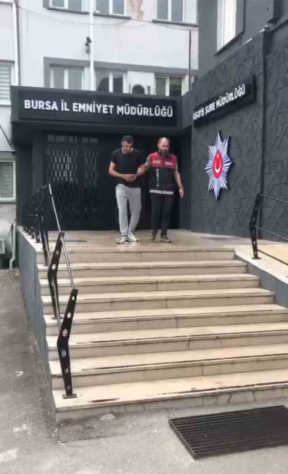 Birinci katta yaşayanların kabusu olmuştu... Bursa Polisi’nden kaçamadı
