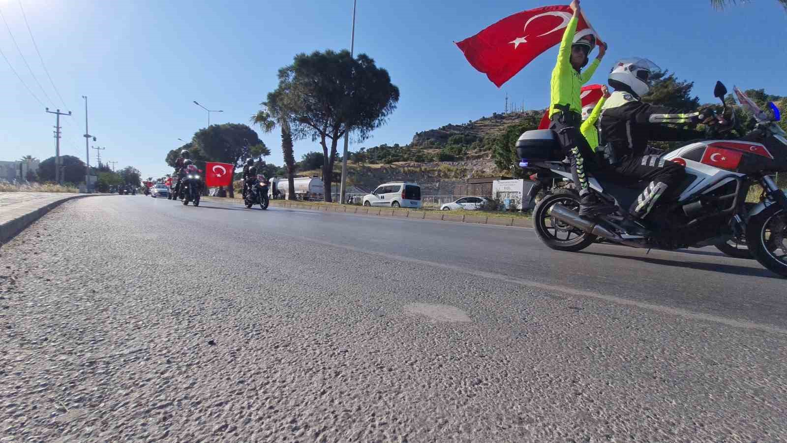 Bodrum’da polisler kortej düzenledi
