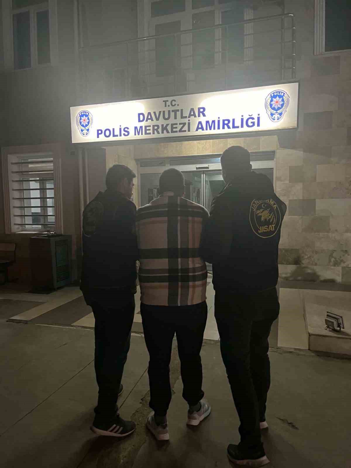 Burdur’da asayiş uygulamalarında yakalanan 13 firari hükümlü cezaevine gönderildi
