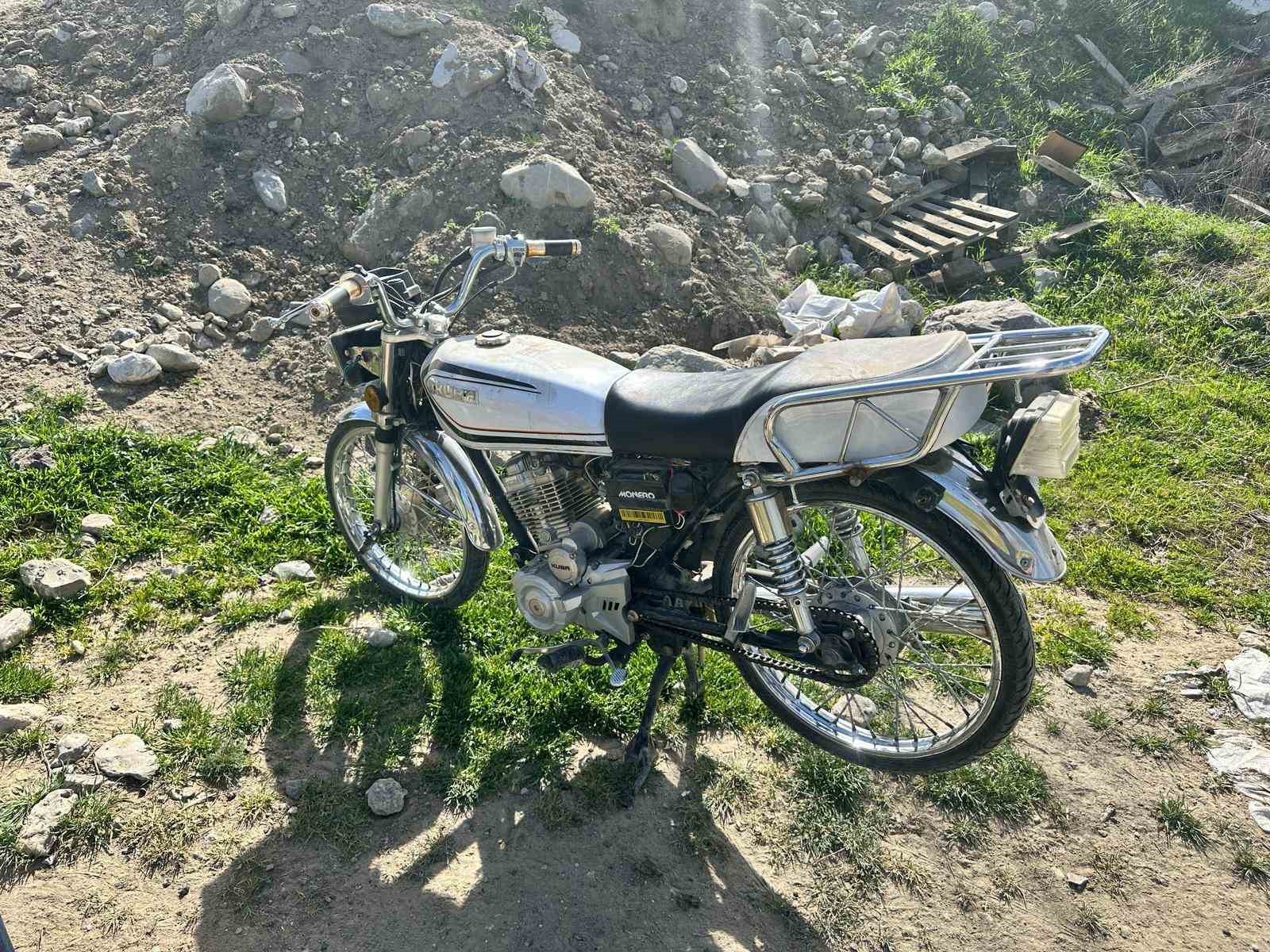 Burdur’da çaldıkları motosikletler ile yakalanan 2 şüpheli tutuklandı