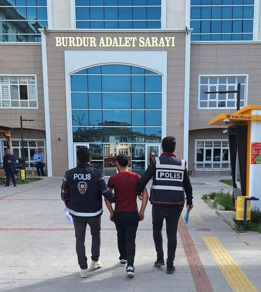 Burdur’da çaldıkları motosikletler ile yakalanan 2 şüpheli tutuklandı
