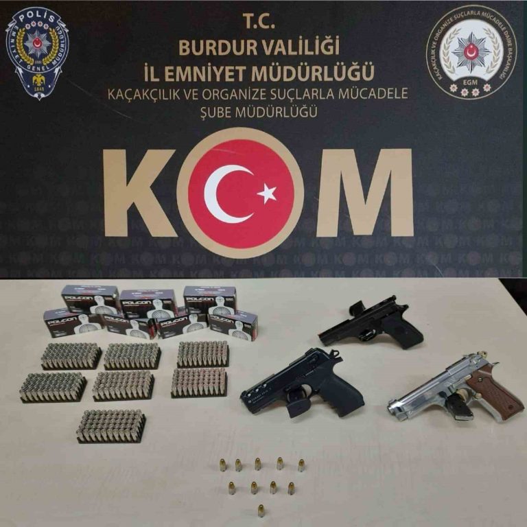 Burdur’da düzenlenen operasyonda 3 adet tabanca ele geçirildi