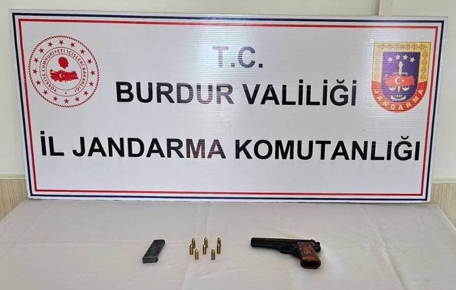 Burdur’da uyuşturucu ve kaçakçılık operasyonlarında 4 kişi tutuklandı
