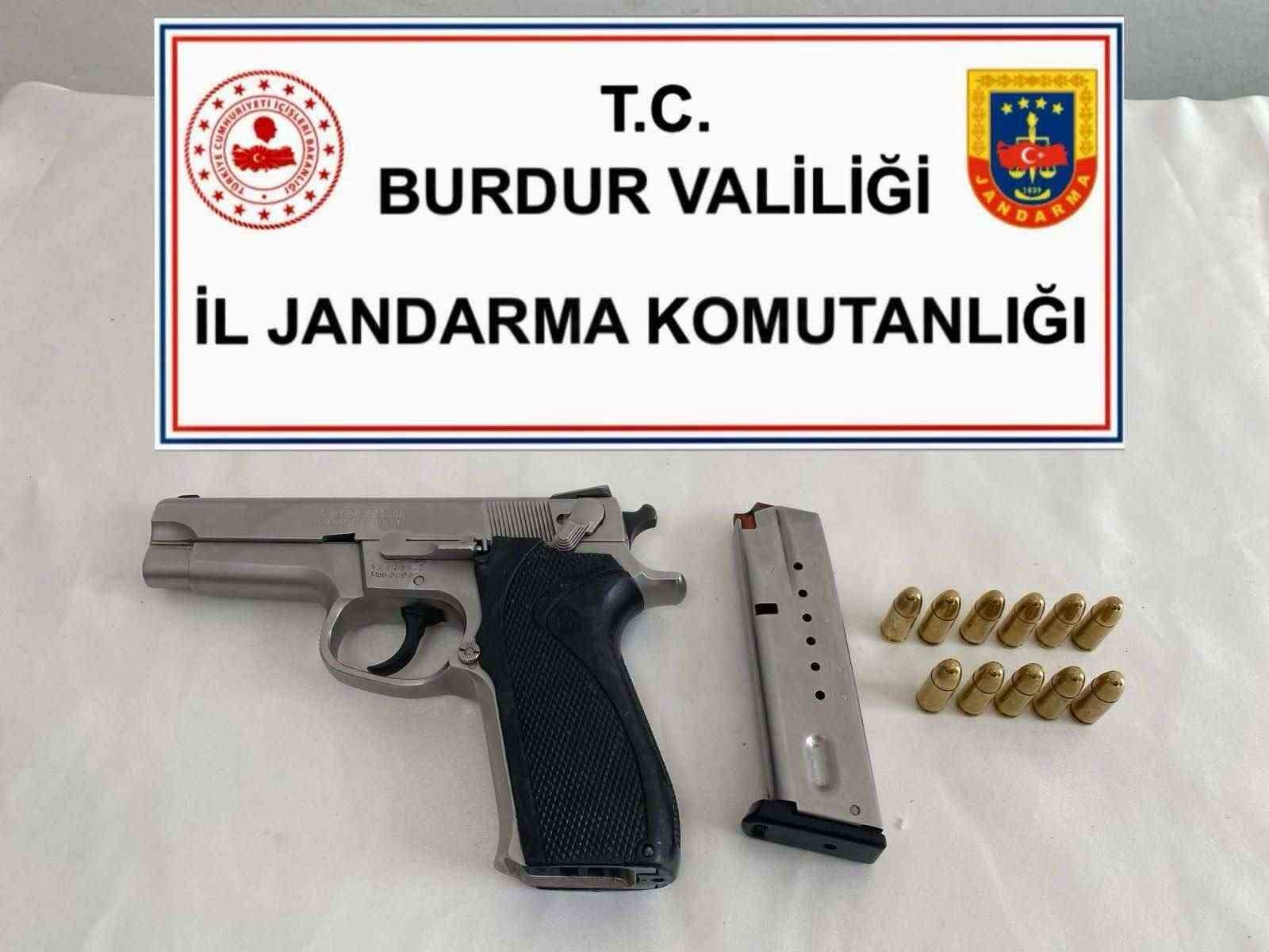 Burdur’da uyuşturucu ve kaçakçılık operasyonlarında 4 kişi tutuklandı

