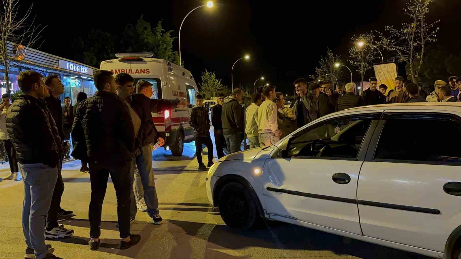 Bursa’da otomobil ile motosiklet çarpıştı, 2 kişi yaralandı
