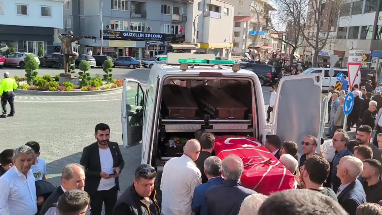 CHP’nin çöken balkonundan düşüp ölen ilçe başkan yardımcısı toprağa verildi
