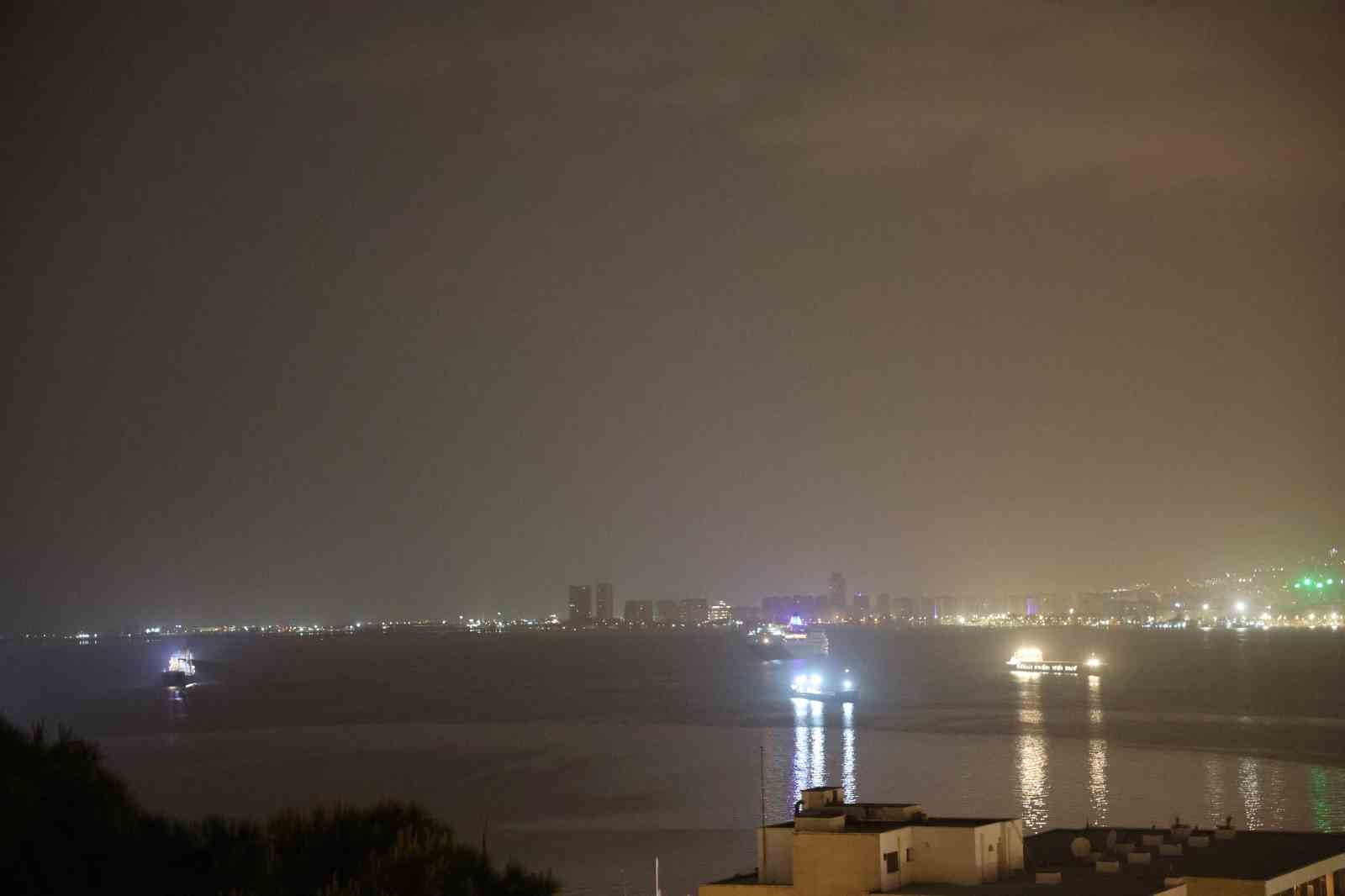Çöl tozu bulutu İzmir’de etkisini sürdürüyor
